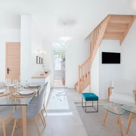 Apartment Bright House Center 4 To 6 People